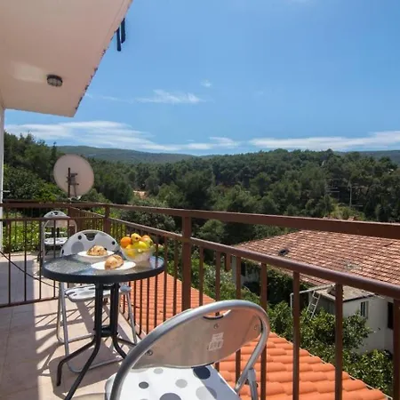 Apartment Villa Jelsa