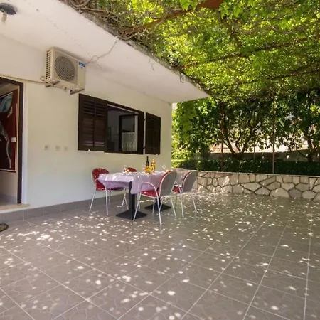 Villa Jelsa 아파트